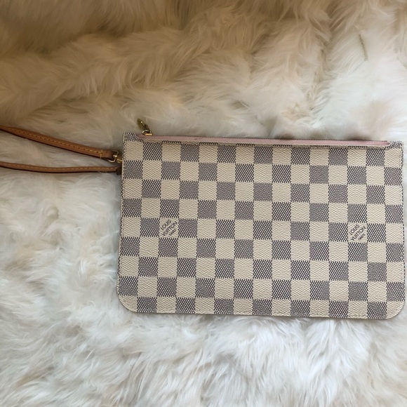 Louis Vuitton Handbags - White Louis Vuitton wristlet